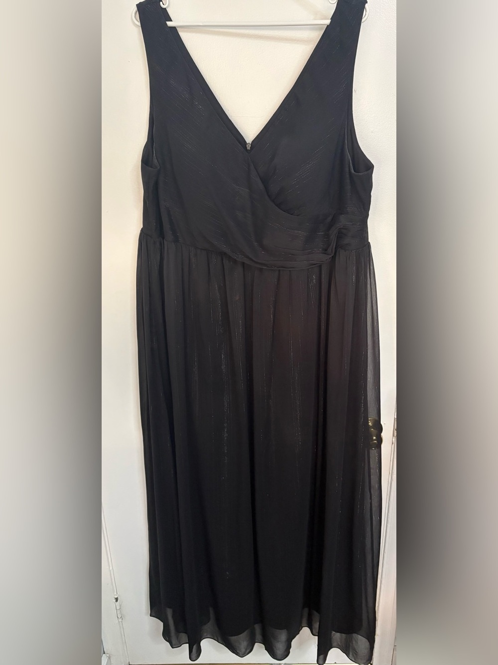 Black V-Neck Sleeveless Dress